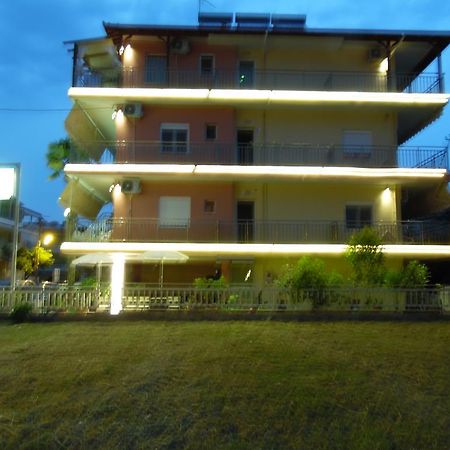 Four Seasons 2 Apartment Paralía Екстериор снимка